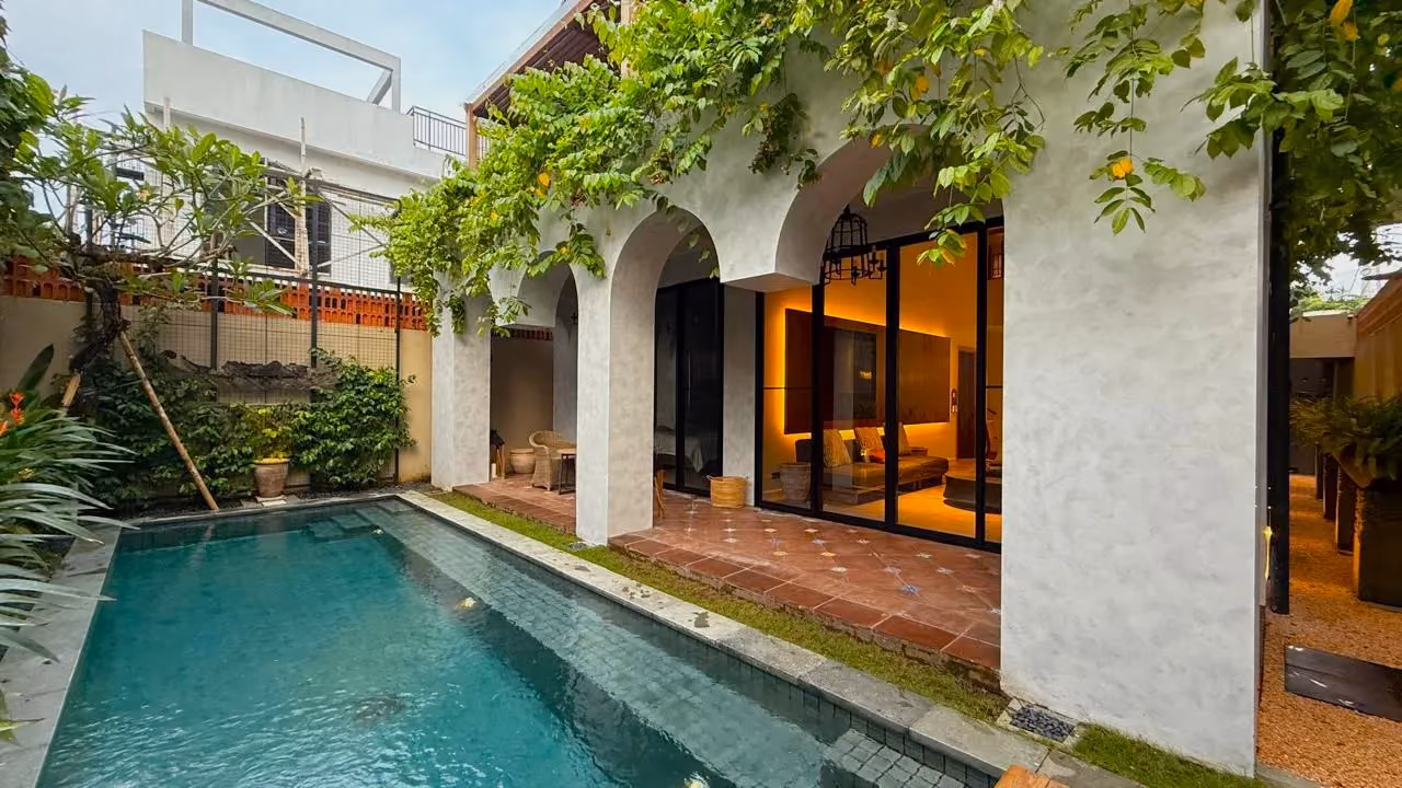 A Prestigious Freehold Residence For The Discerning Buyer — photo 1