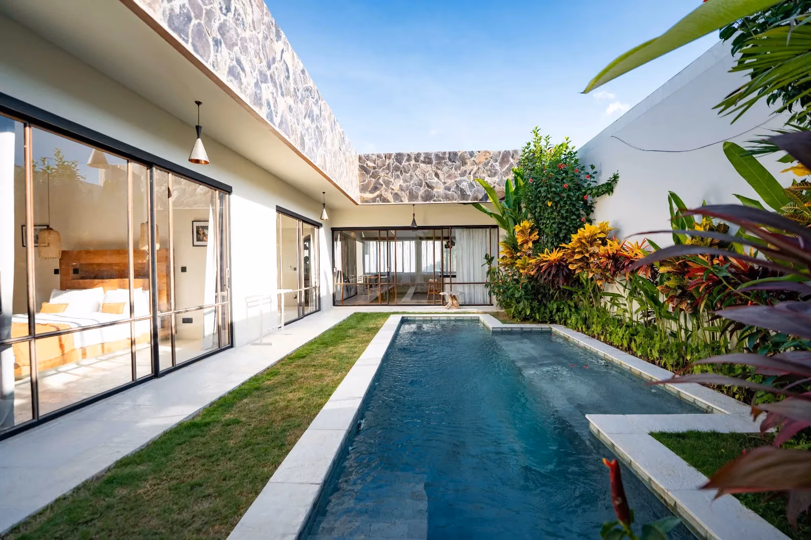 A Private Bumbak Sanctuary Designed For Modern Tropical Living — photo 1