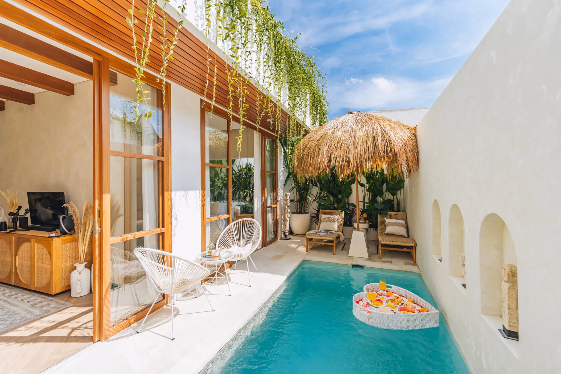 Turnkey One-Bedroom Pool Villa In Canggu’S Most Strategic Beach Zone — photo 1
