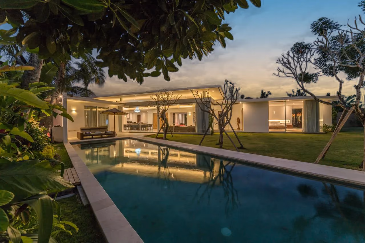 Stunning Freehold Villa On A Large 15.6 Are Land — photo 1