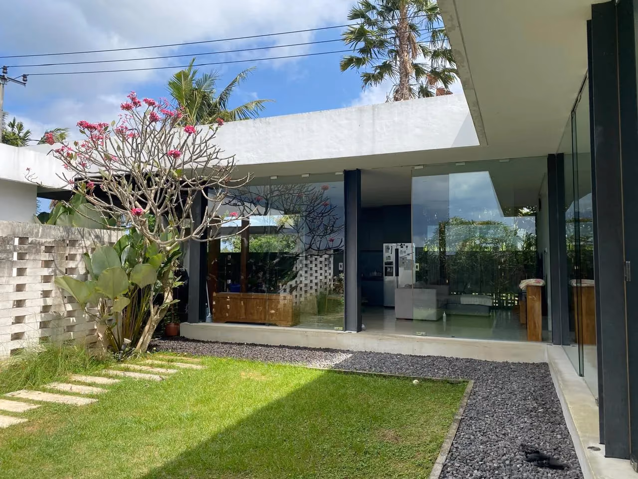 Modern Freehold Villa In Gianyar With Lush Inner Garden — photo 1