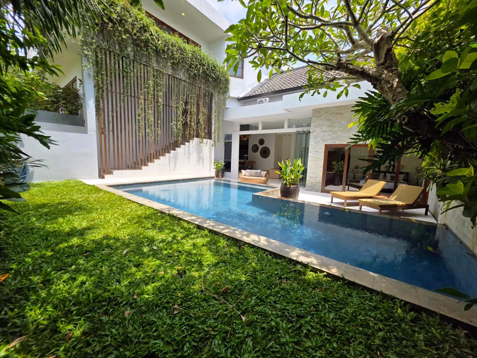 Luxury Freehold 4-Bedroom Villa In Balangan With Infinity Pool — photo 1