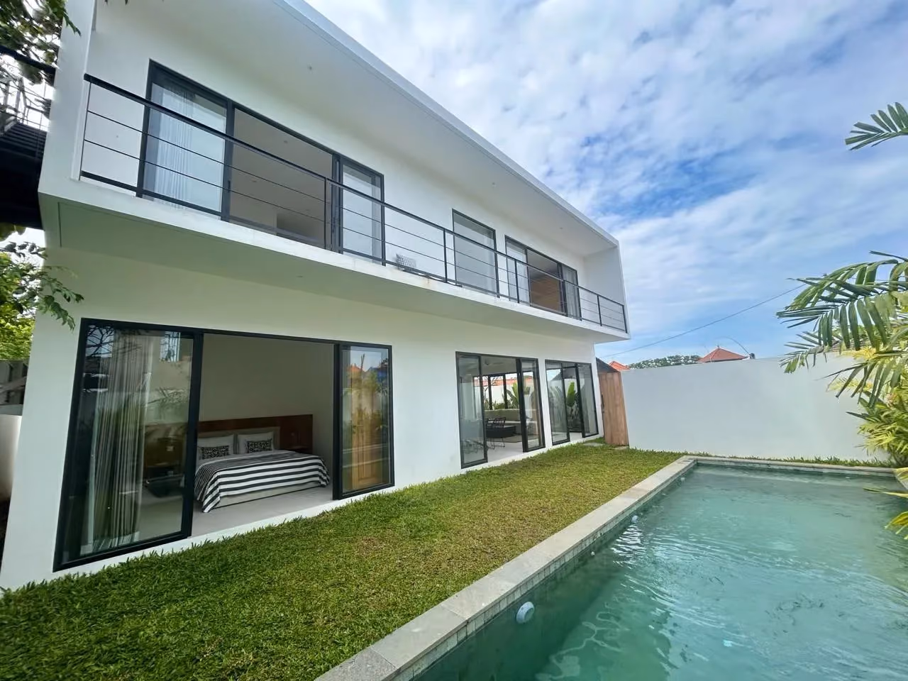 Elevated Tropical Villa In Padonan With Rooftop & Pool Experience — photo 1