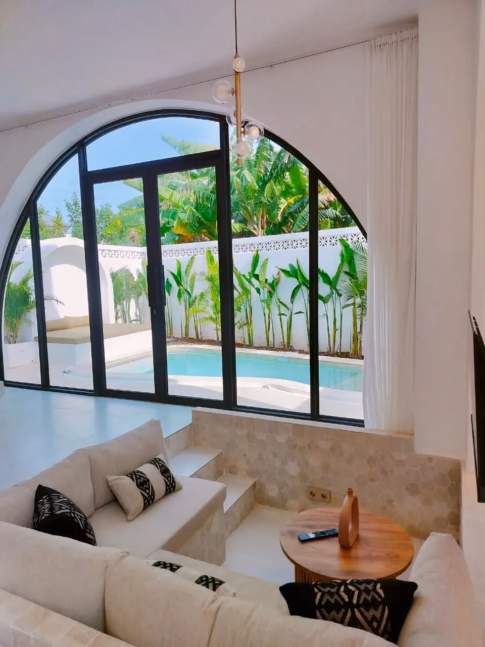 Seaside Escape In Seseh: Modern 1-Bedroom Villa — photo 1