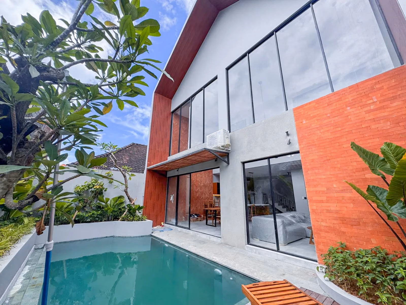Private Sanur Villa Just Minutes From The Beach With Rooftop — photo 1