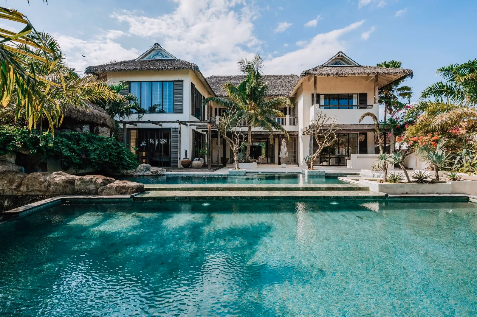 Seseh Resort Style Residence With Expansive Space And Steps From The Beach — photo 1