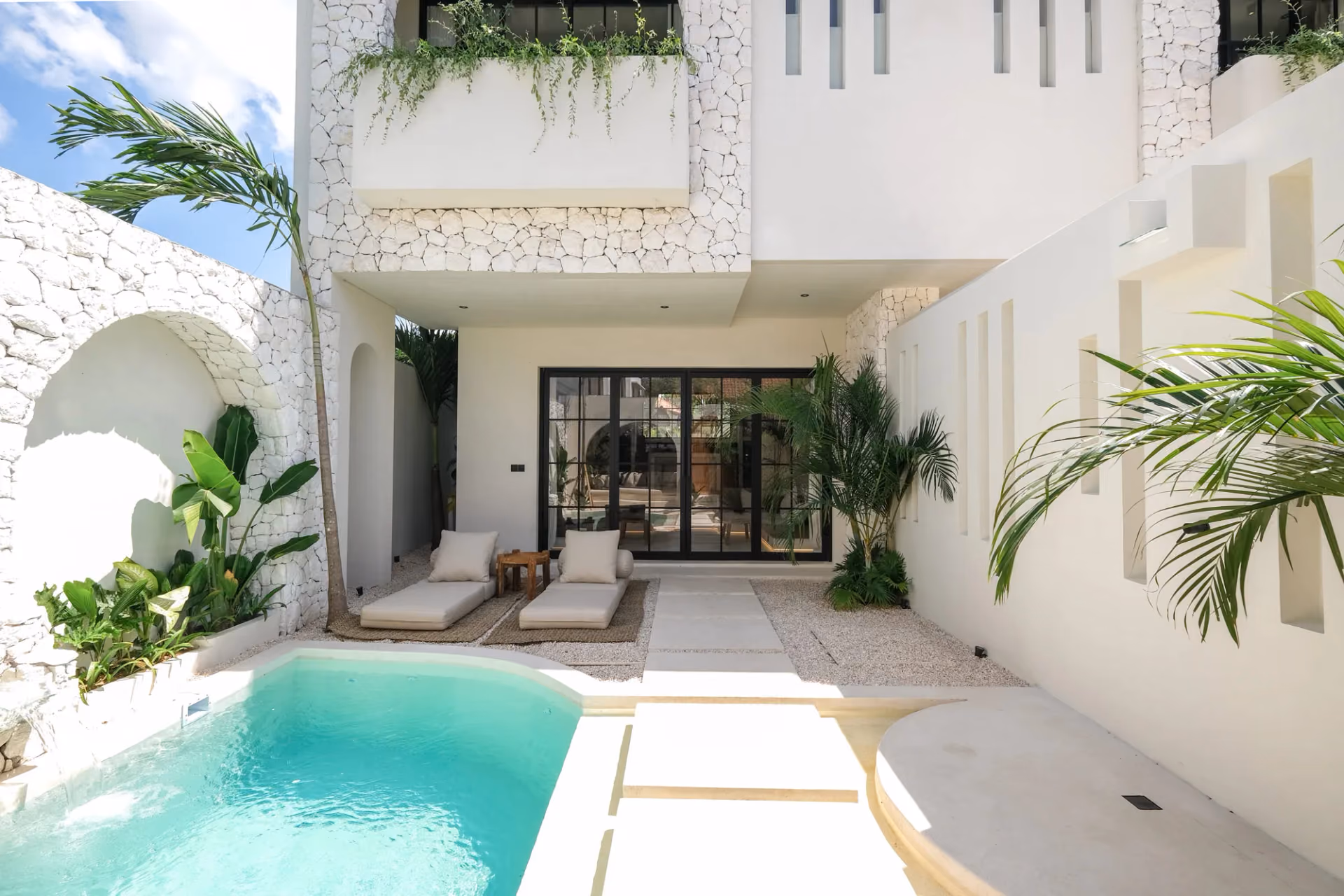 A Chic Pererenan Hideaway With Pool Bar And Modern Comfort — photo 1