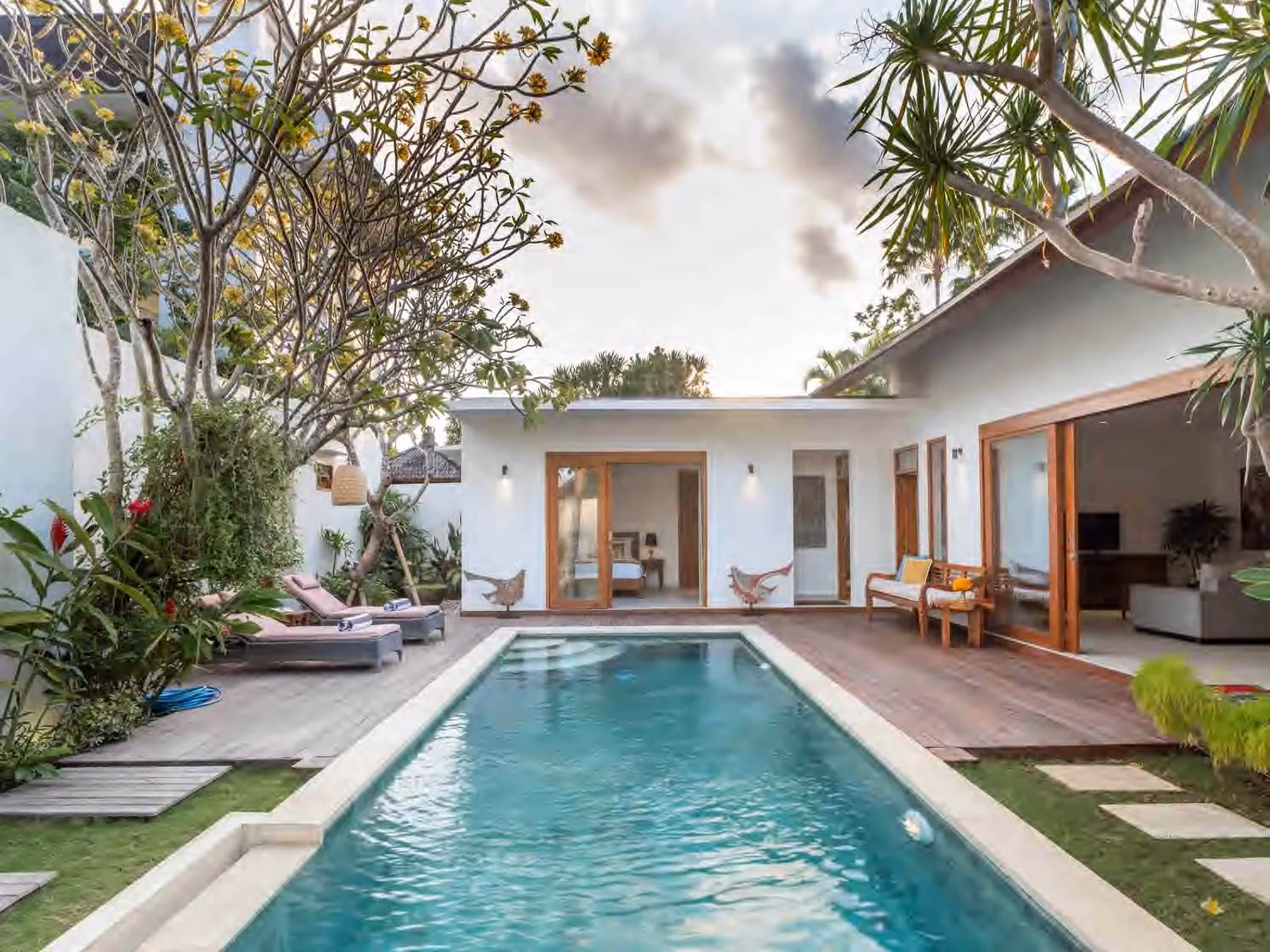 Kerobokan Private Residence With Multi Space Living And Pavilion Feature — photo 1