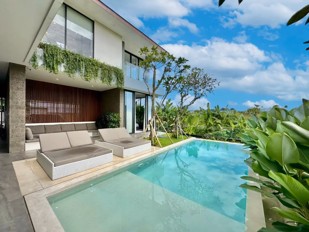 Berawa Private Luxury Villa With Open Rice Field Outlook And Prime Access — photo 1