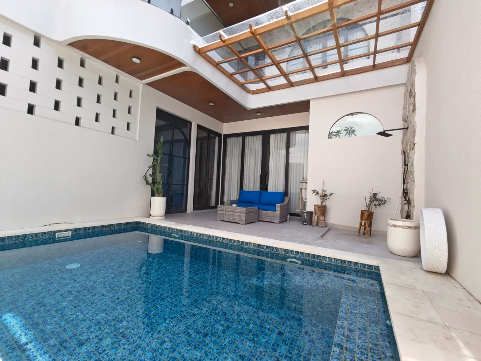 Nusa Dua Freehold Villa With Relaxed Family Flow And Urban Accessibility — photo 1