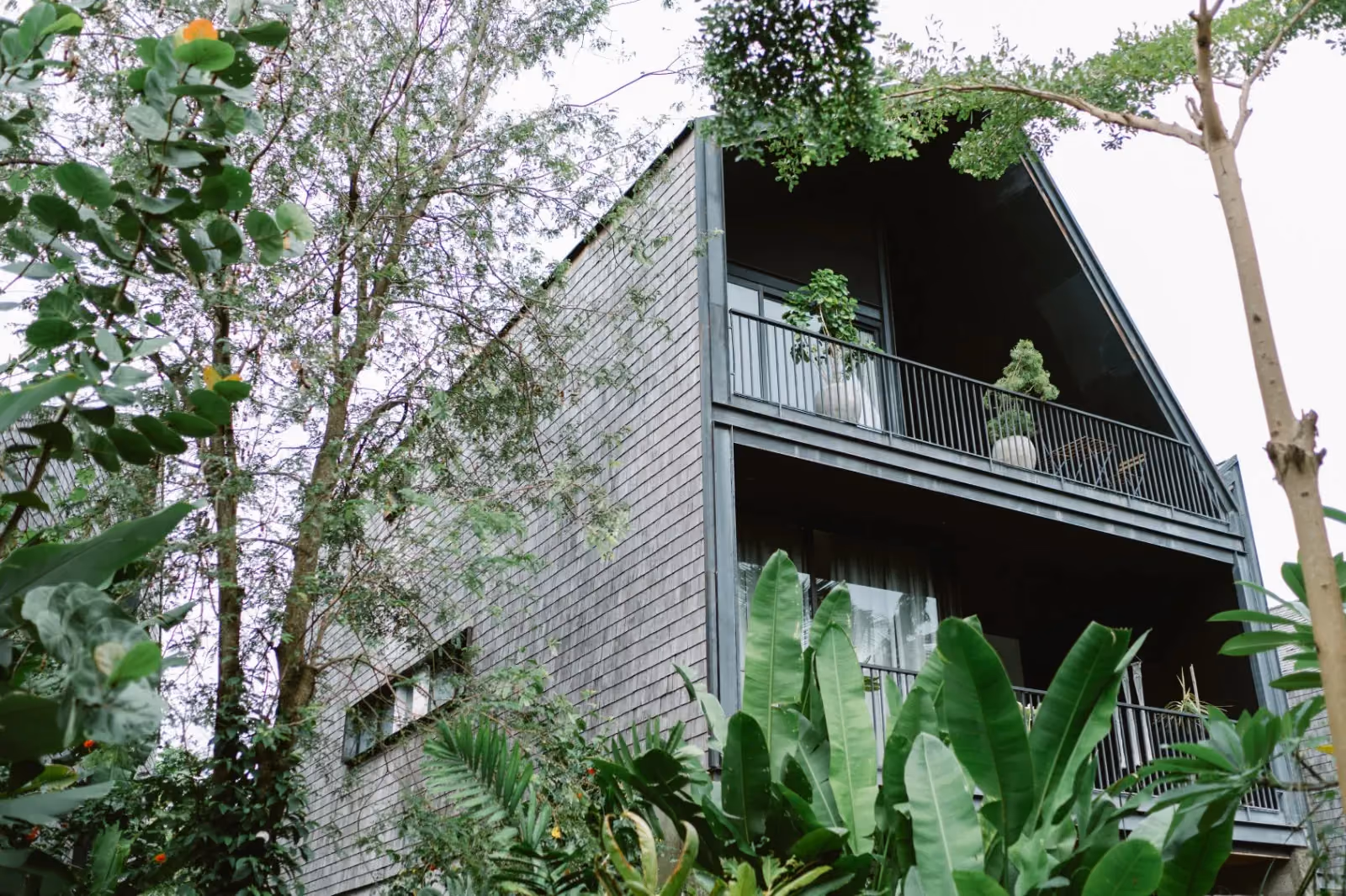 Canggu Private Villa With Expansive Garden Outlook And Family Scale Living — photo 1