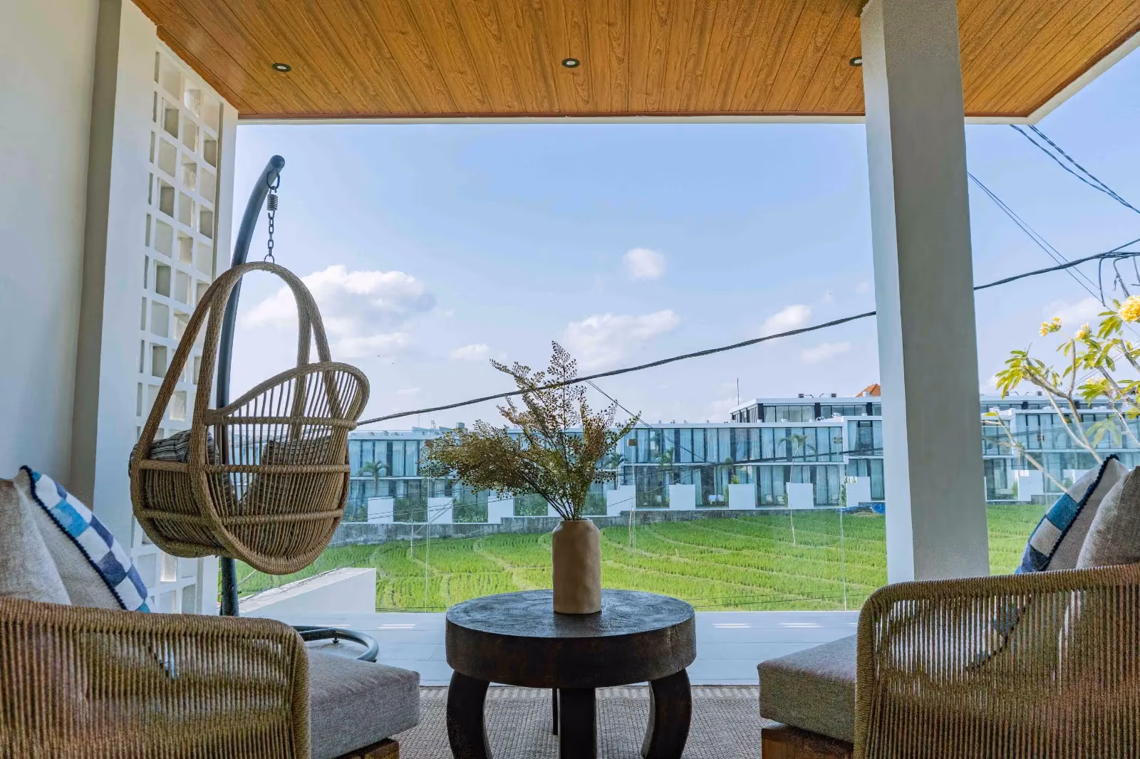 Berawa Freehold Villa With Sun Lounge Terraces And Open Green Horizons — photo 1