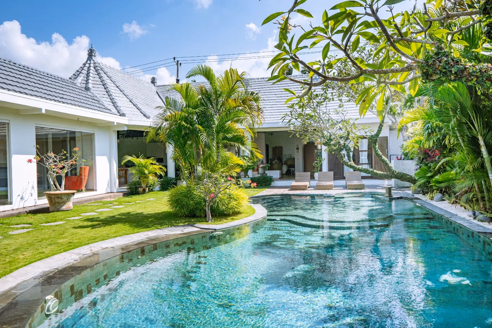 A Rare Five Bedroom Sanctuary In The Heart Of Umalas — photo 1