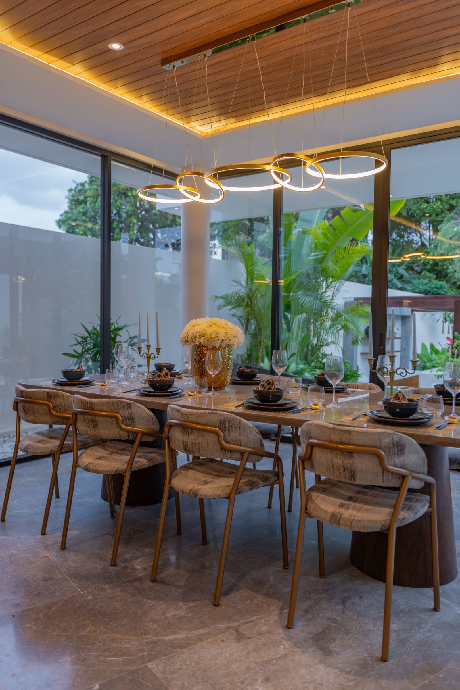 TROPICAL OASIS: CONTEMPORARY 4-BEDROOM VILLA WITH POOL BAR AND CINEMA ...