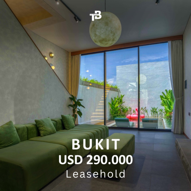 📍KUTUH, BUKITCOZY TWO-BEDROOM VILLA IN KUTUH WITH CONVENIENT ACCESSPRICE :USD 290.000 offered on a Leasehold basis until 24/10/2048 with guaranteed extension for 25 yearsLand size : 116 m2Building size : 102 m2Ownership : Leasehold until 24/10/2048 with guaranteed extension for 25 yearsBedrooms : 2Bathrooms : 22-FloorLiving roomKitchenBalconyInterior decoration and furnishing Property code : TB-3337 on www.thebaliners.comDiscover this two-floor villa in Kutuh, offering a practical and stylish living space perfectly suited for modern lifestyles. With a land size of 116 m2 and a building area of 102 m2, this property features two bedrooms, ideal for small families or couples seeking comfort and convenience.Located in the pink zone, this villa boasts a LEASEHOLD ownership of 25 years with a guaranteed extension for an additional 25 years, ensuring long-term security for residents. Its strategic location provides quick access to essential amenities: just 7 minutes away from Pepito and Parq Blue, and within a short drive to Pandawa Beach (7 mins), Melasti Beach (10 mins), and Savaya Bali (15 mins).Whether you're enjoying the vibrant local scene or relaxing in the comfort of your modern Kutuh retreat, this villa offers both convenience and practicality in one of Bali's most dynamic areas.Contact us for more information or to schedule an inspection!Phone / WhatsApp :+62 852 2222 8718info@thebaliners.comwww.thebaliners.com#thebalinersproperty #villabali #propertybali #baliproperty #villaforsalebali #balipropertyforsale #bukitbali #bukitproperty #bukitvilla #villabukit #bukitpropertyforsale